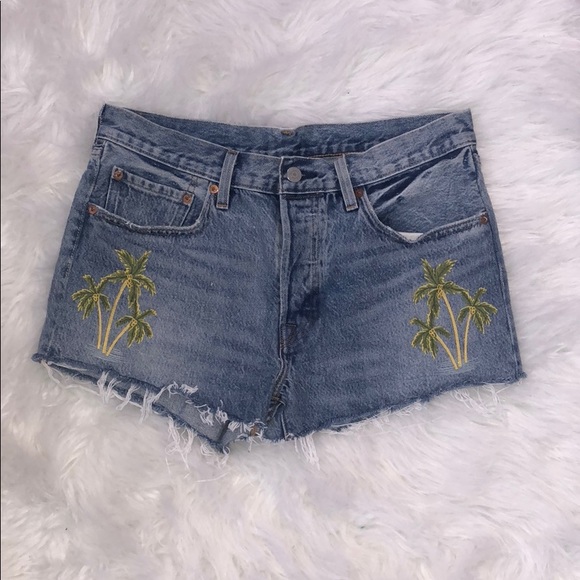 Palm Tree Levi’s Jean Shorts - Picture 1 of 6